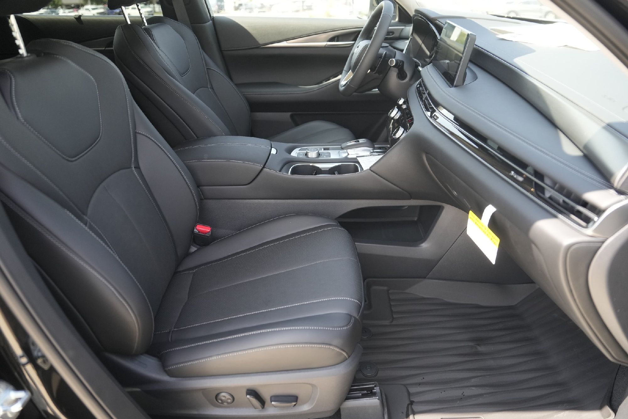 2026 Infiniti QX60 Luxe photo 14