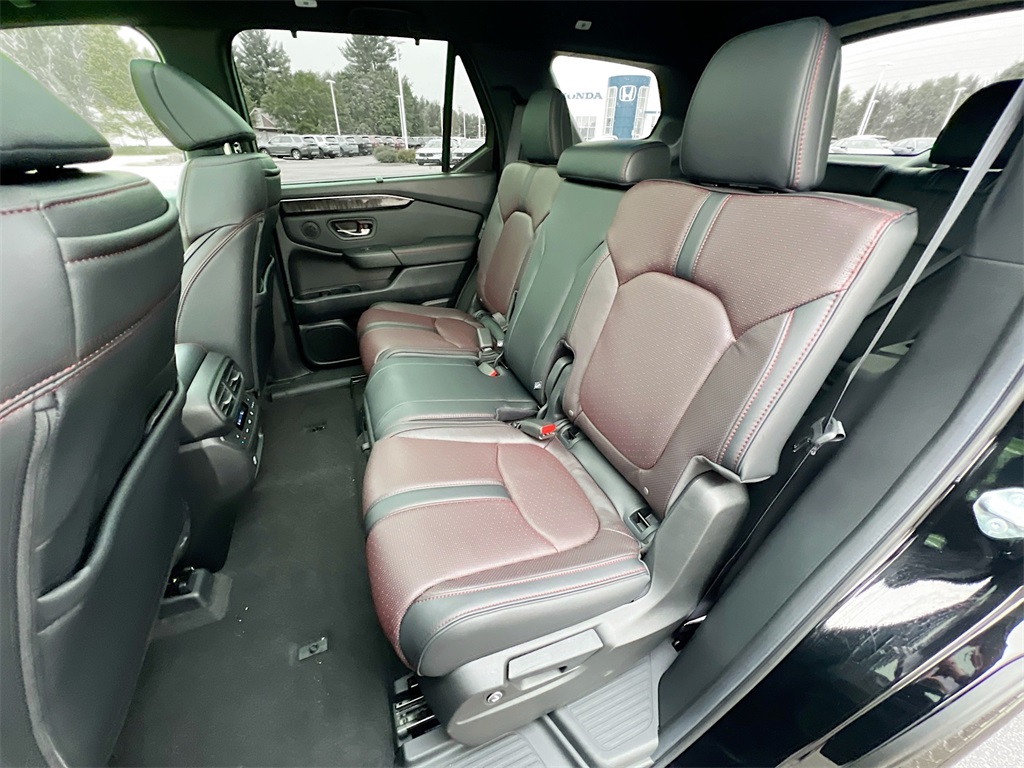 2025 Honda Pilot Black Edition photo 7