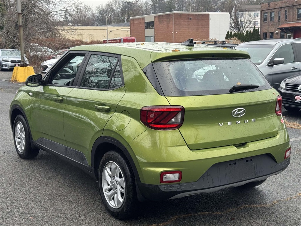 2022 Hyundai Venue SE photo 3