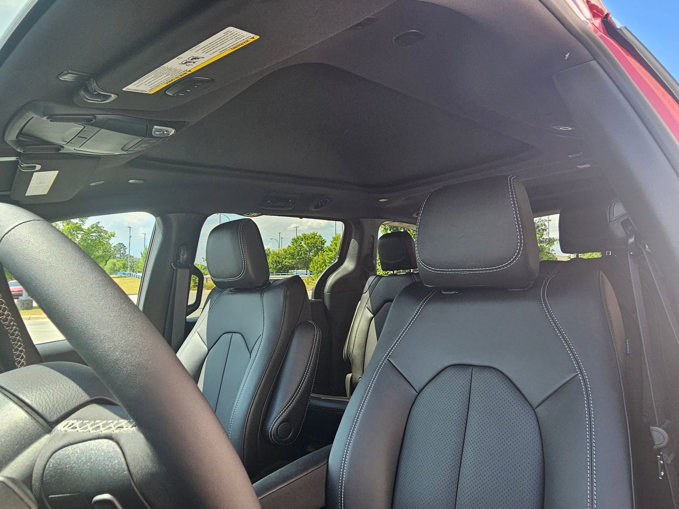 2025 Chrysler Pacifica photo 18