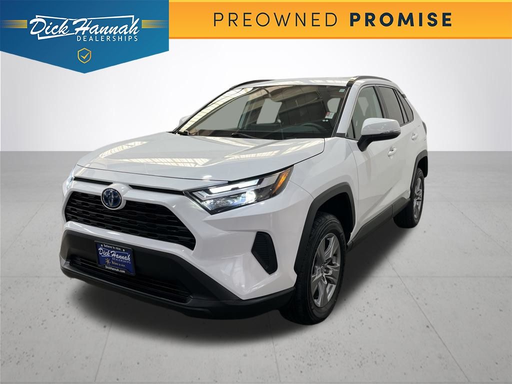 2024 Toyota RAV4 XLE's photo