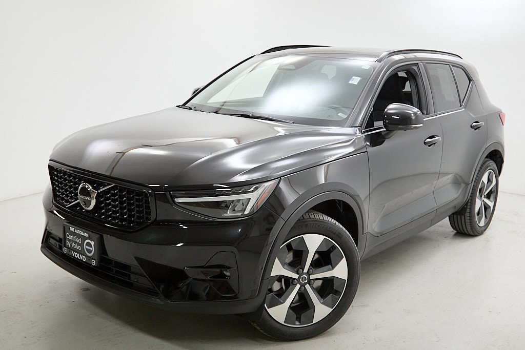 2024 VOLVO XC40 - Image 1