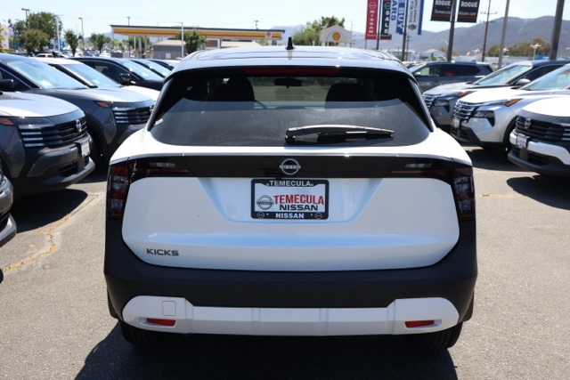 2025 Nissan Kicks SV photo 4