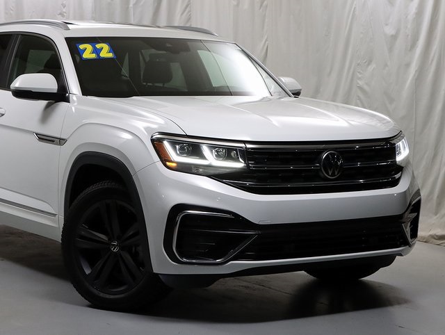 2022 Volkswagen Atlas Cross Sport SEL R-Line photo 2