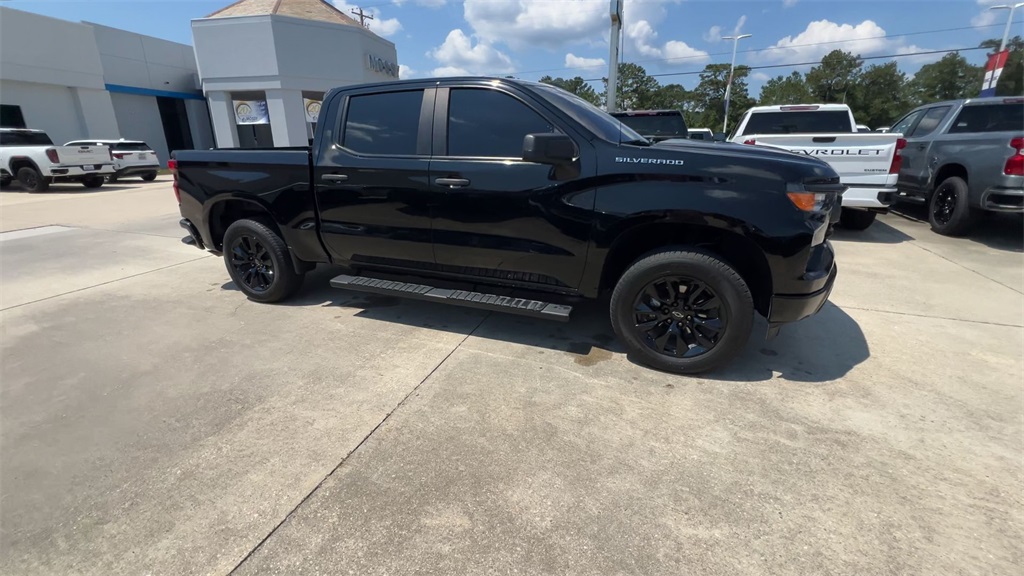 2023 Chevrolet Silverado 1500 Custom photo 2