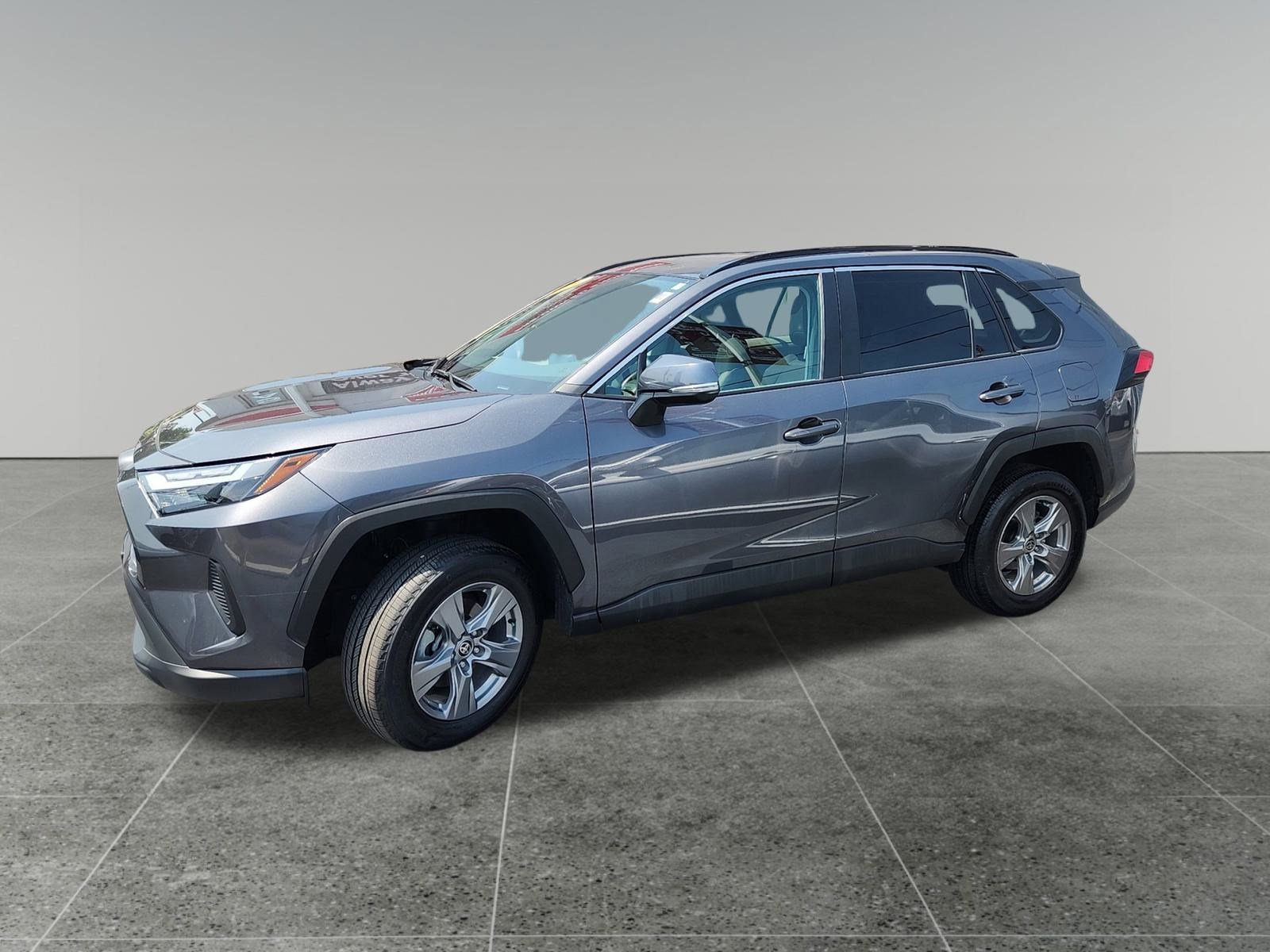 2024 Toyota RAV4 XLE photo 3