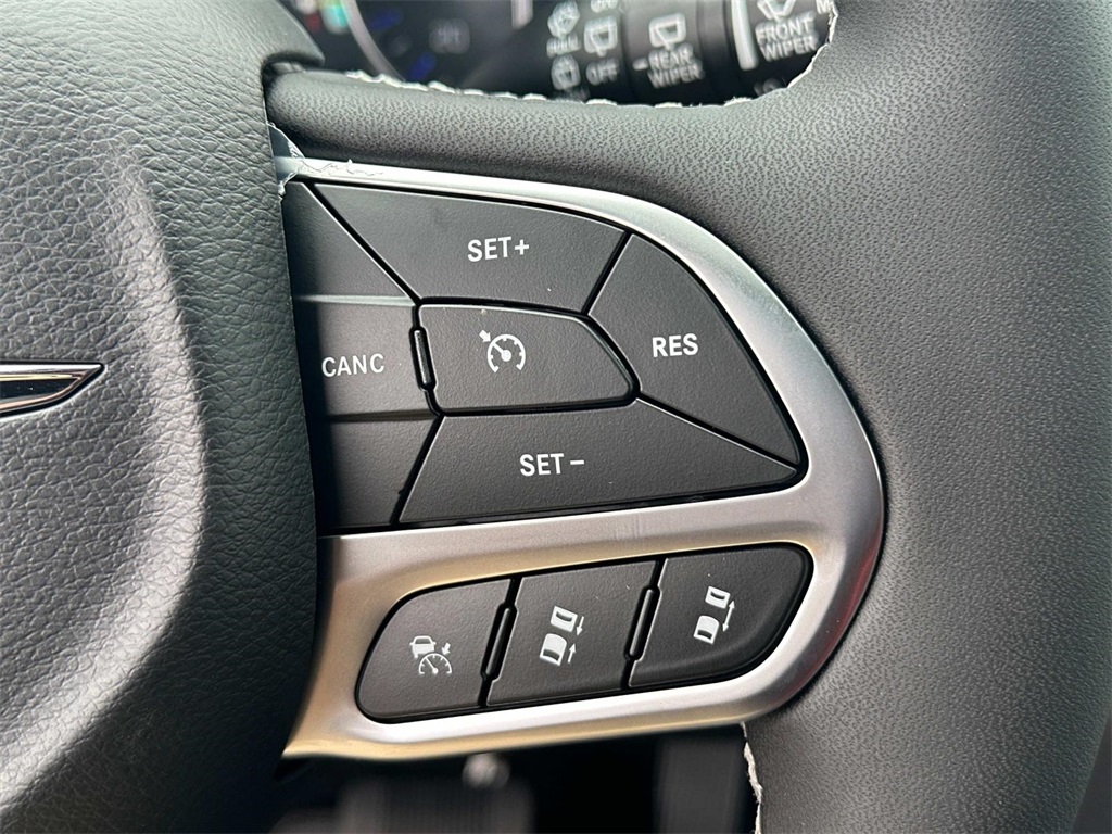 2025 Chrysler Pacifica photo 21