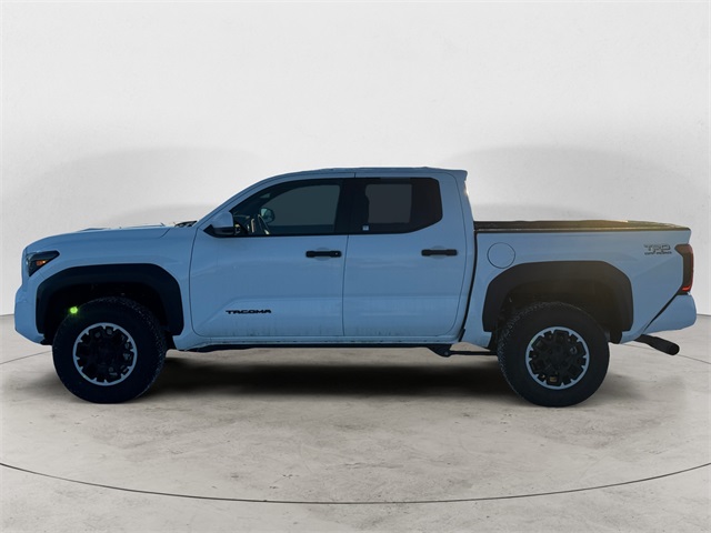 2025 Toyota Tacoma TRD Off-Road photo 2