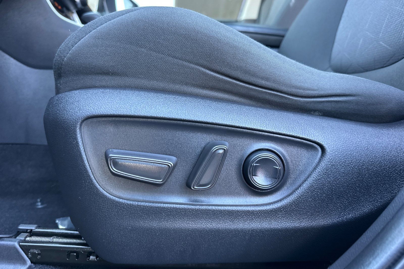 2022 Toyota RAV4 XLE photo 13