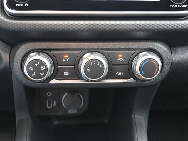 2025 Nissan Kicks Play S photo 4
