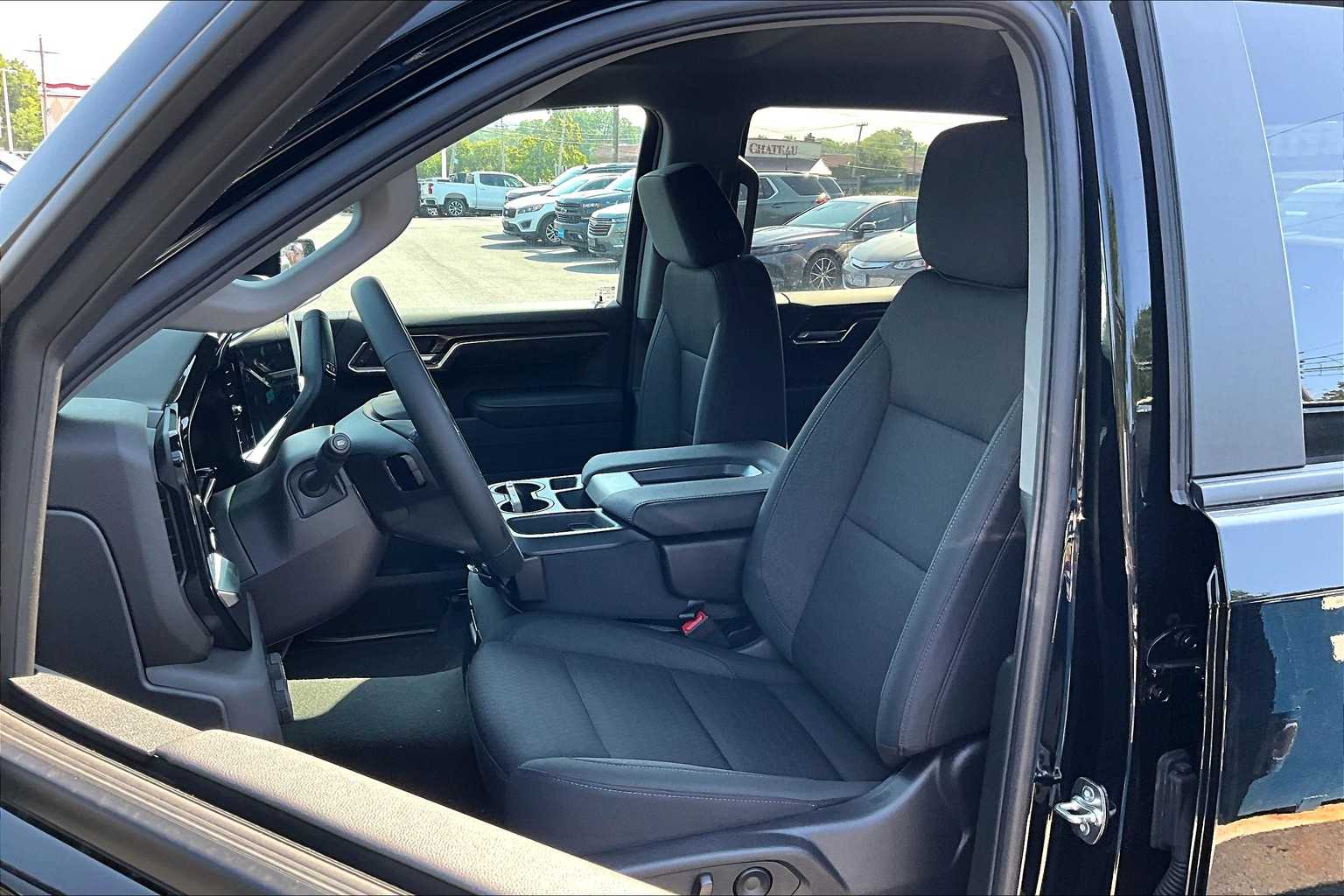 2025 Chevrolet Silverado 1500 RST photo 10