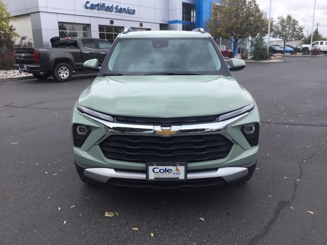 2025 Chevrolet Trailblazer LT photo 2