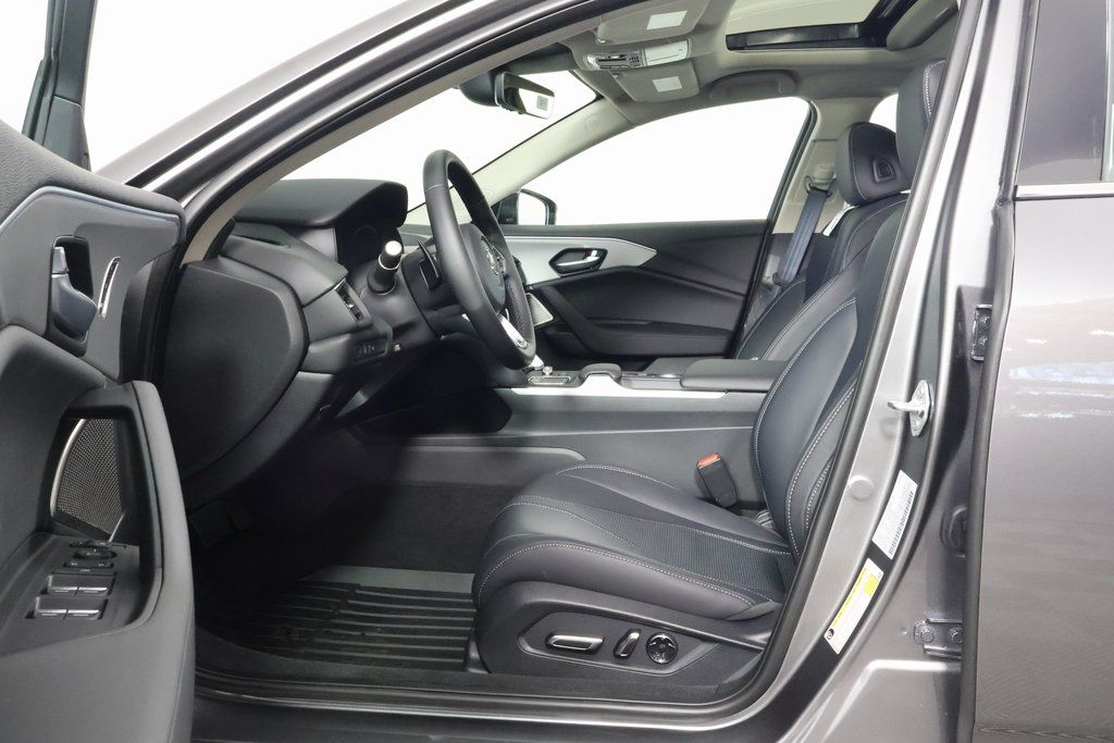 2025 Acura TLX Technology photo 4