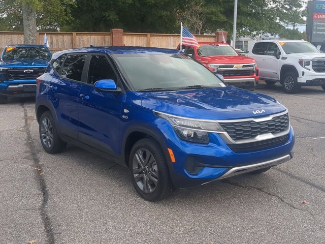 2023 Kia Seltos LX photo 2