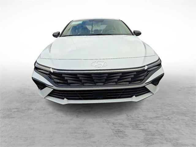 2026 Hyundai Elantra SEL Sport photo 2
