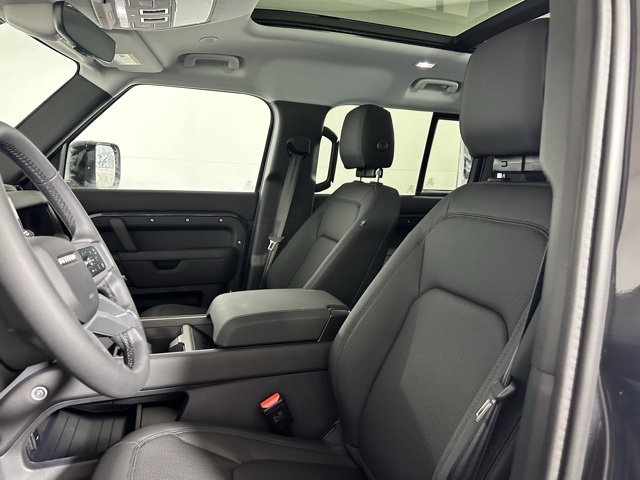 2025 Land Rover Defender 110 S photo 13