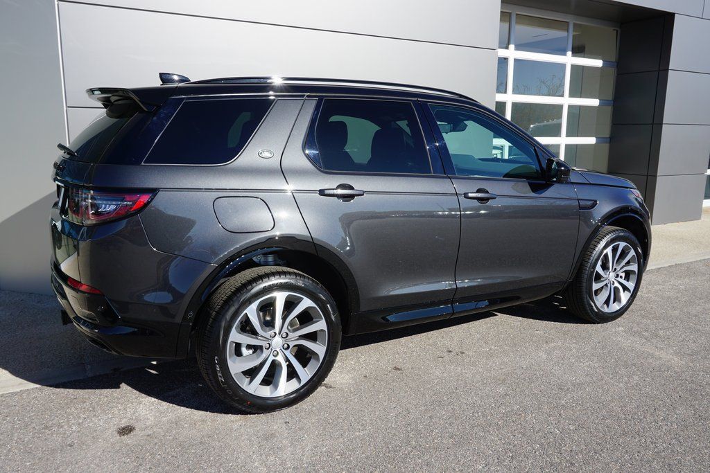 2025 Land Rover Discovery Sport SE photo 2