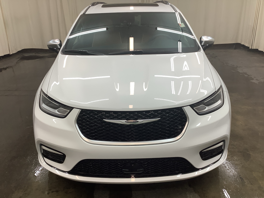 2026 Chrysler Pacifica Pinnacle photo 2