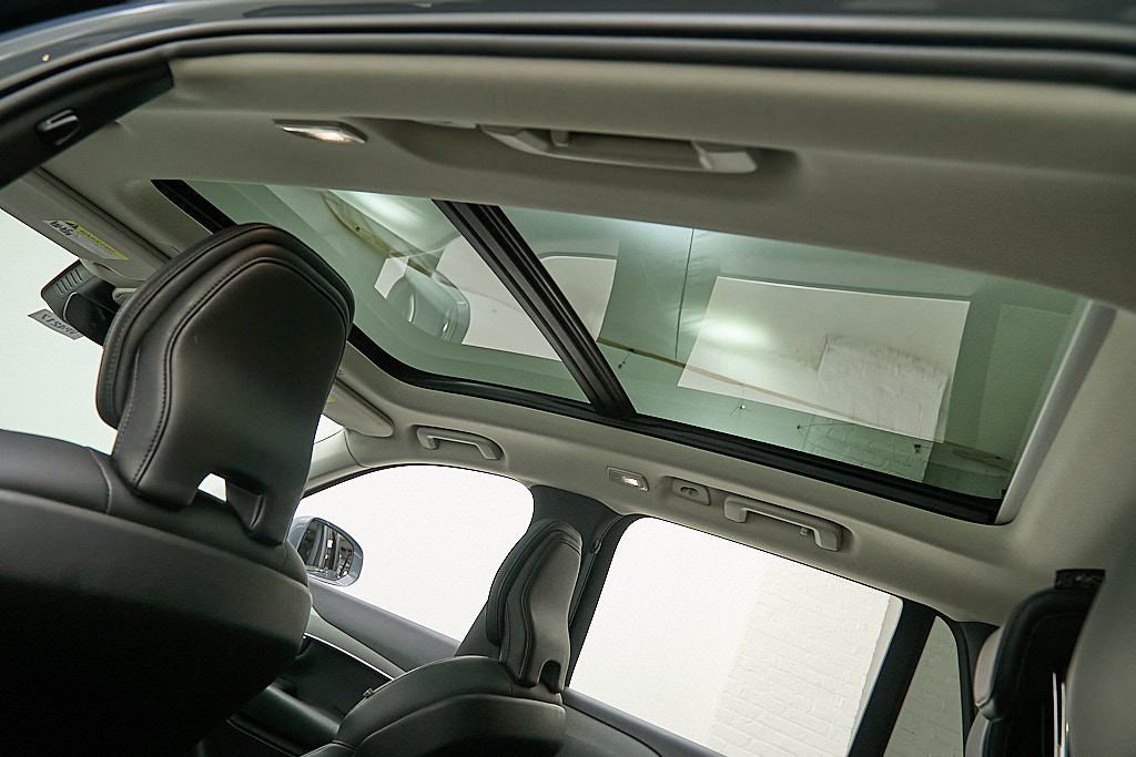 2023 VOLVO XC90 - Image 22