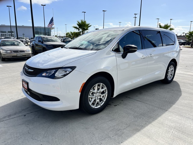 2026 Chrysler Voyager LX photo 3