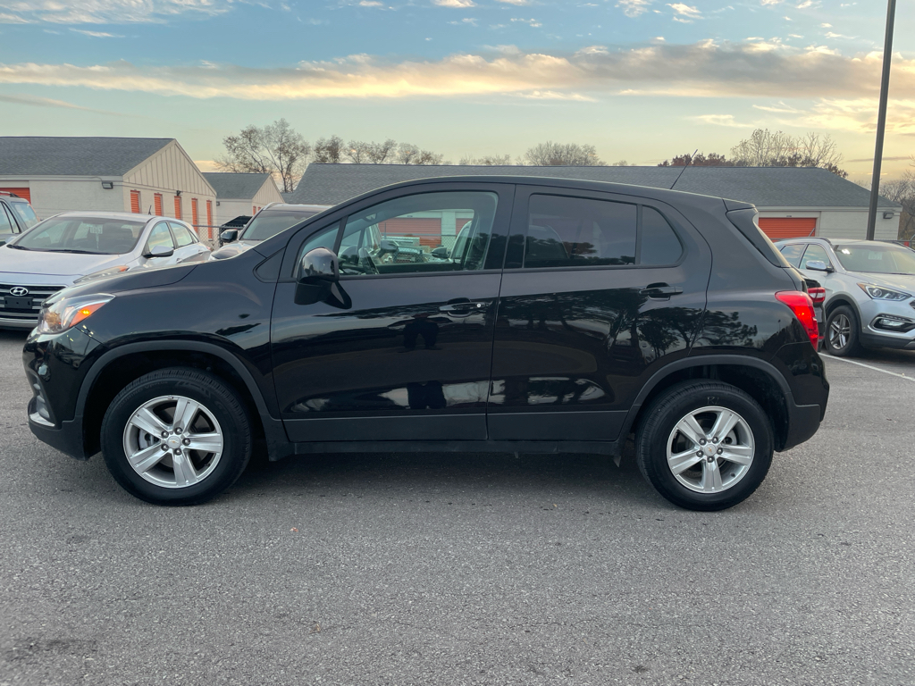 Used 2022 Chevrolet Trax LS with VIN KL7CJNSM8NB555892 for sale in Kansas City