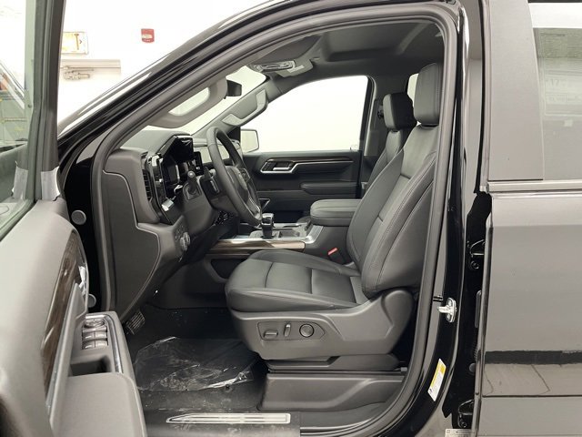 2025 Chevrolet Silverado 1500 RST photo 2