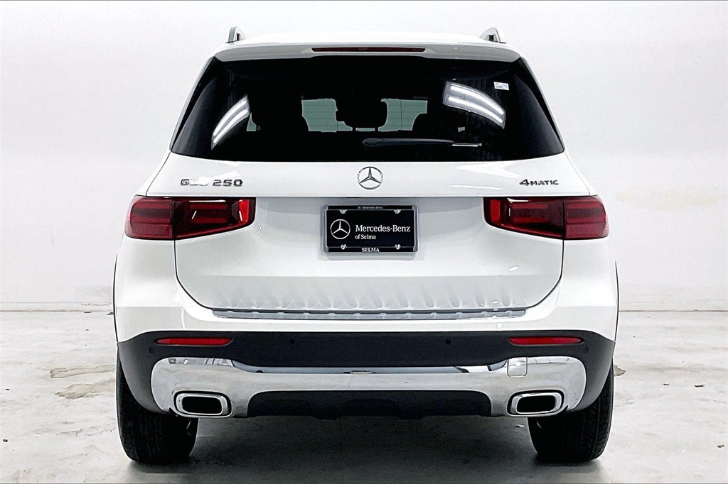 2025 Mercedes Benz GLB 250 4MATIC photo 4