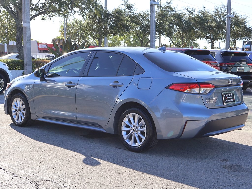 2022 Toyota Corolla LE photo 2