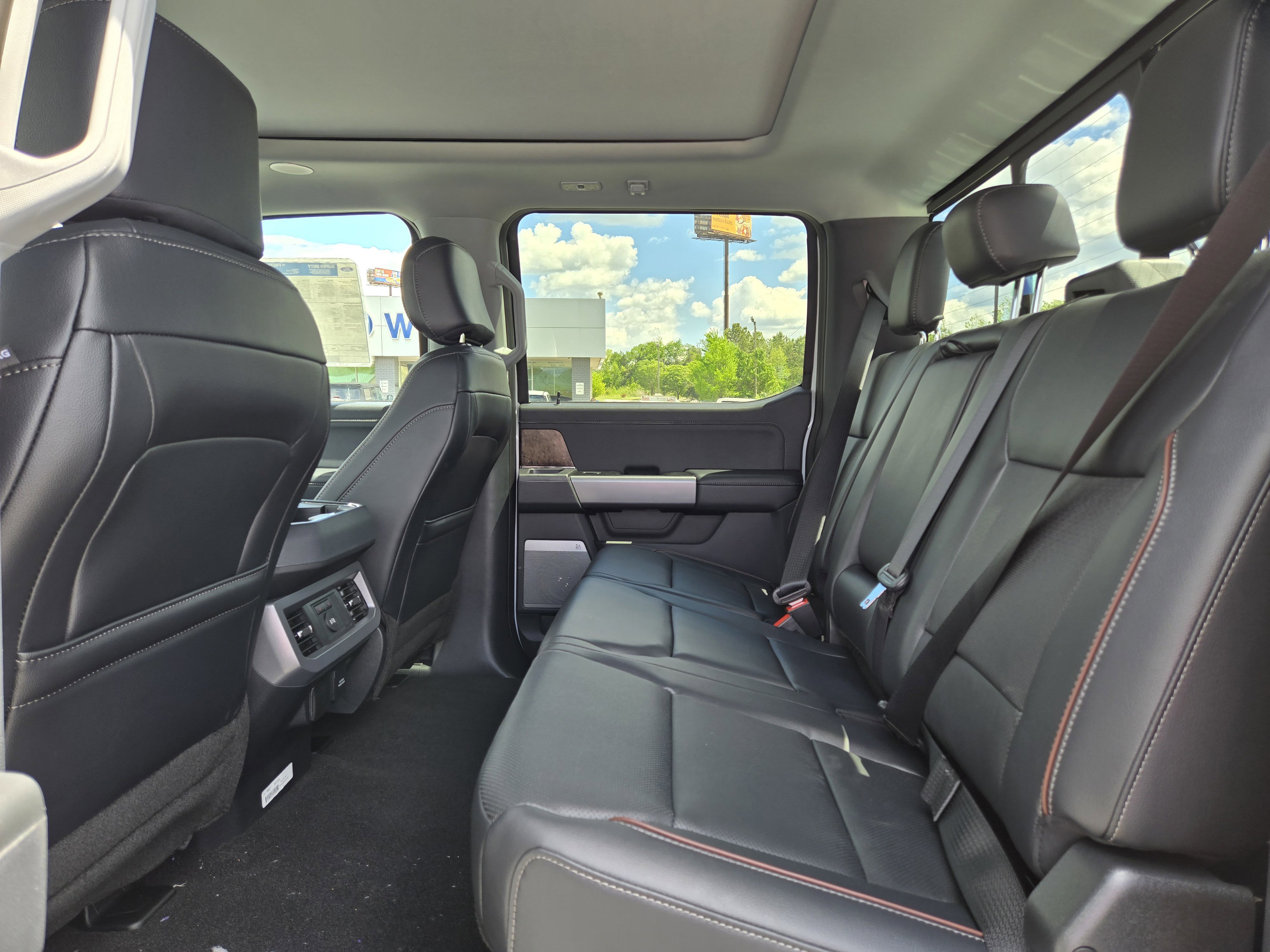 2024 Ford F-250 Lariat photo 3