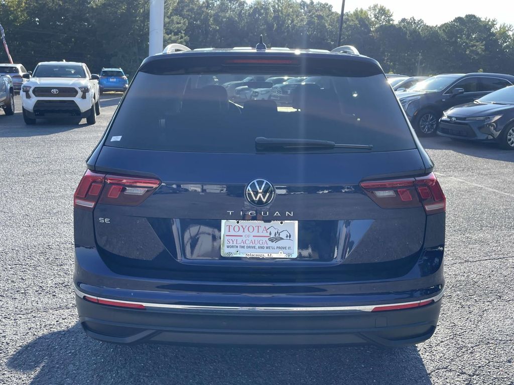 2024 Volkswagen Tiguan SE photo 2