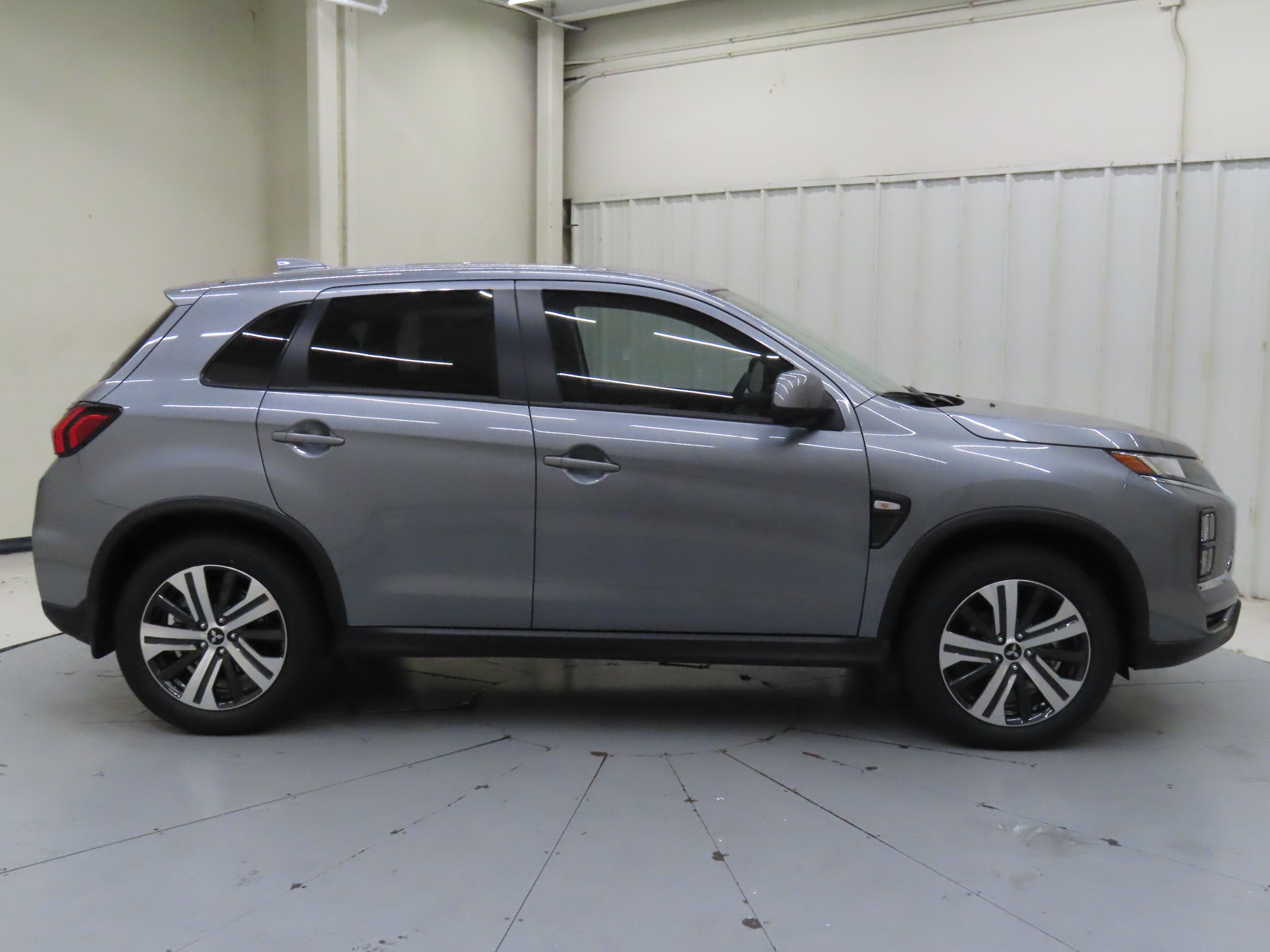 2025 Mitsubishi Outlander Sport ES photo 2