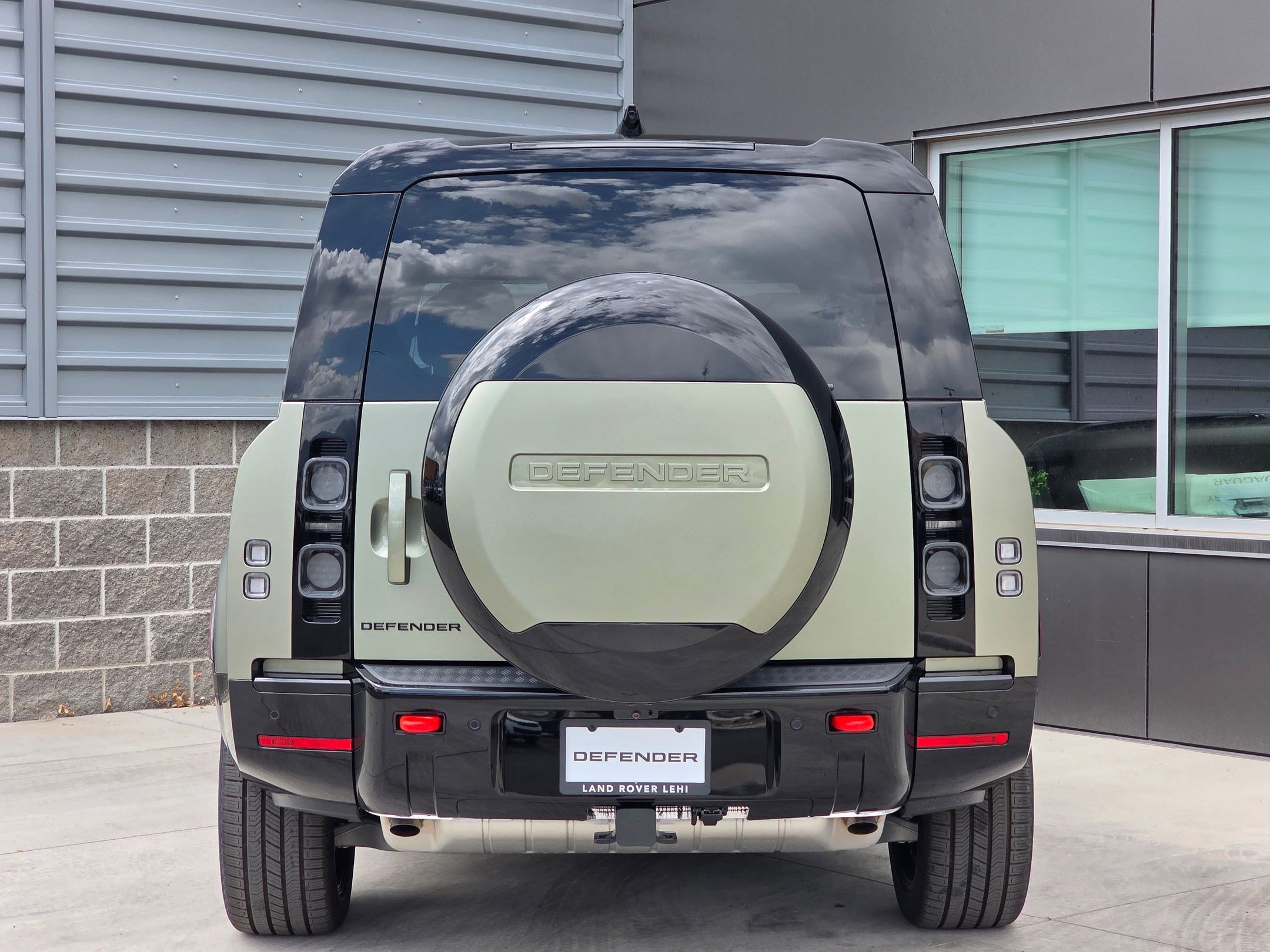 2025 Land Rover Defender 130 X photo 6