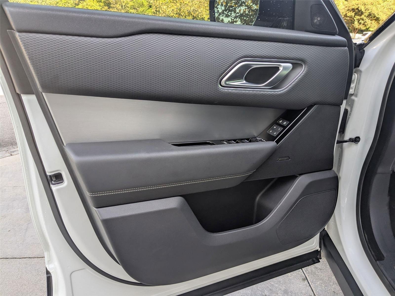 2022 Land Rover Range Rover Velar R-Dynamic S photo 7