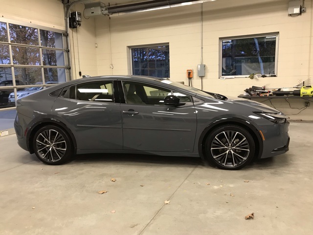 2024 Toyota Prius XLE photo 2