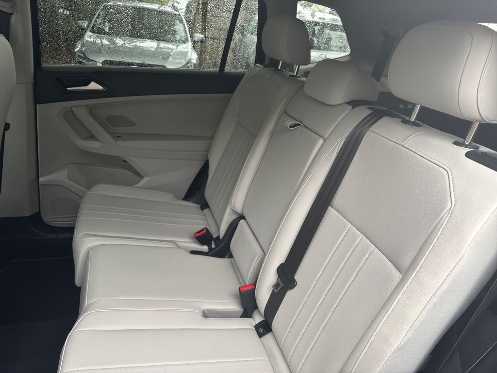 2023 Volkswagen Tiguan SE photo 3