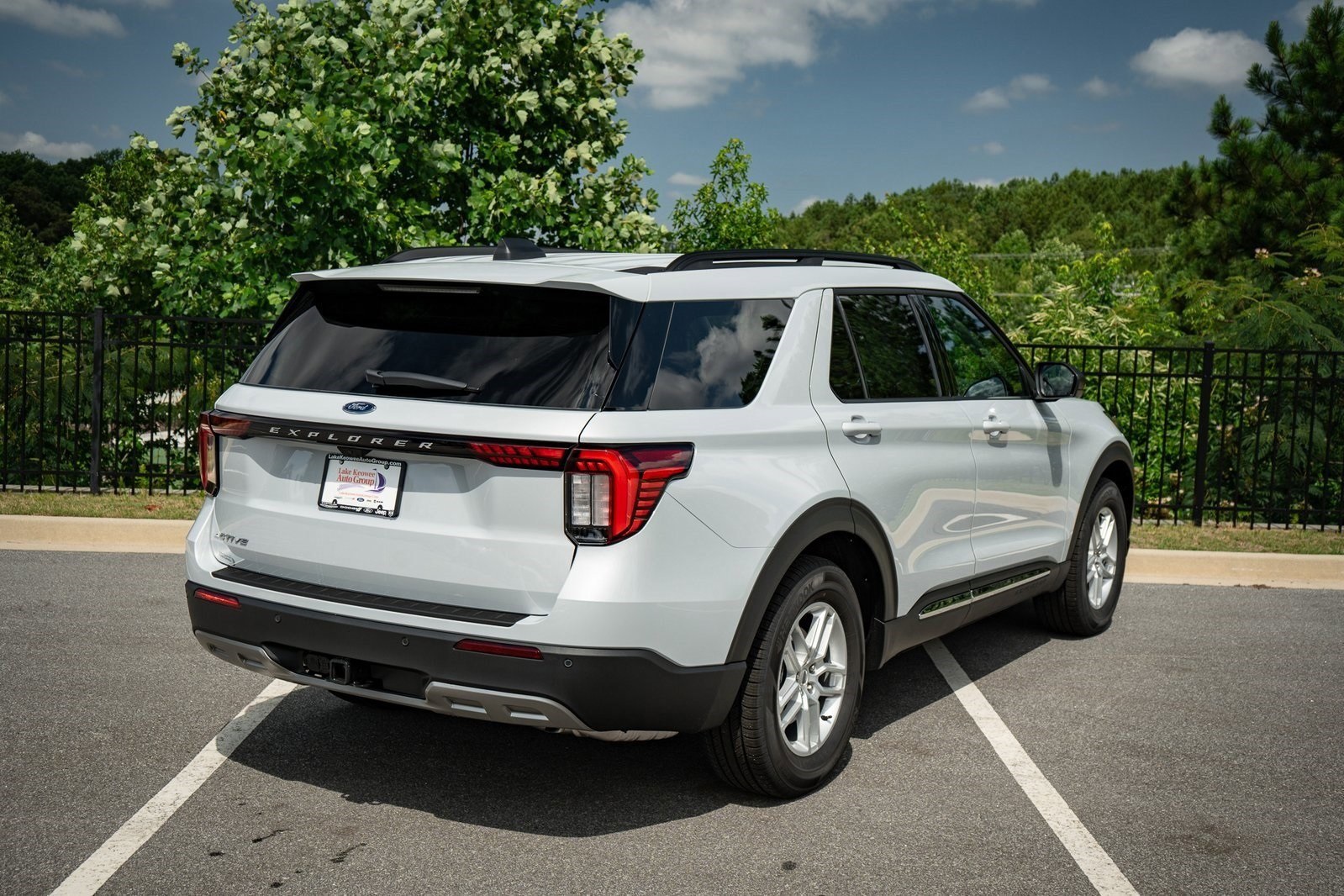 2025 Ford Explorer photo 10