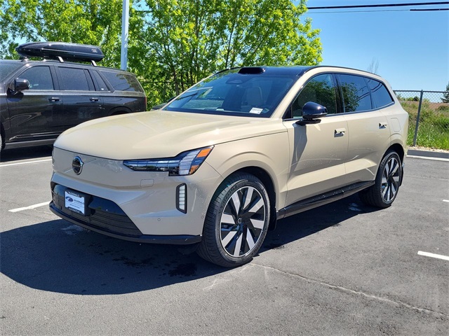 2025 Volvo EX90 Ultra's photo