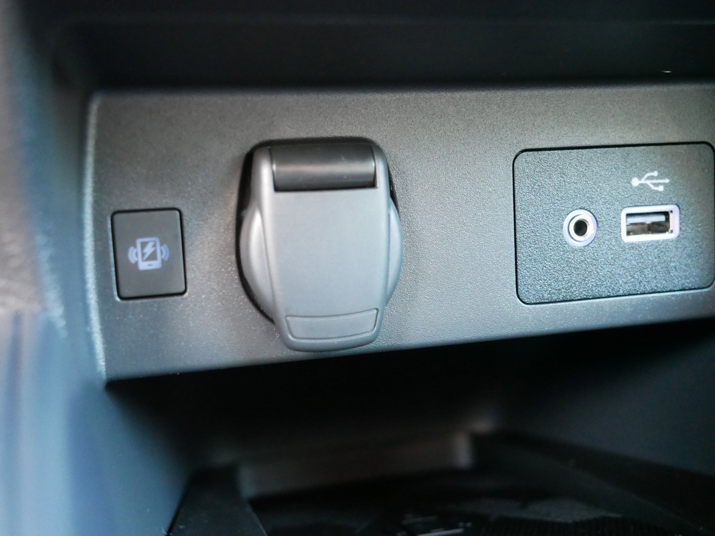 2024 Nissan Versa SV photo 34