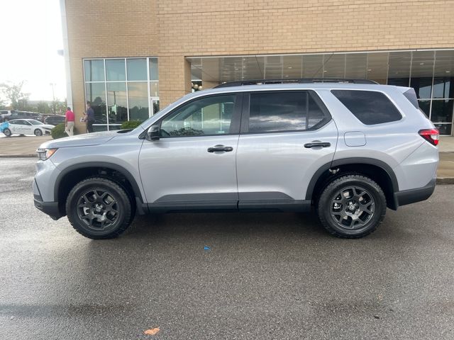 2025 Honda Pilot TrailSport photo 2