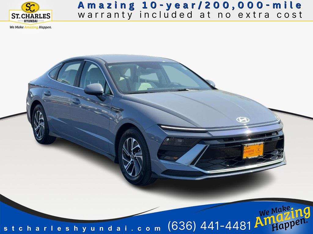2026 Hyundai Sonata Hybrid Blue's photo