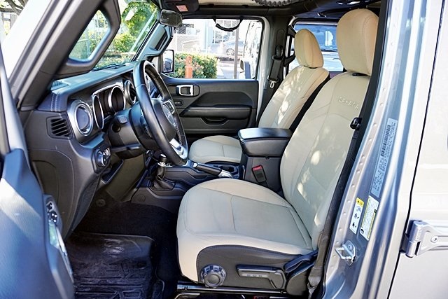 Used 2018 Silver Jeep Unlimited Sahara image 17