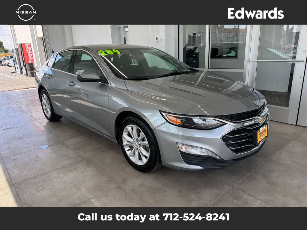 2025 Chevrolet Malibu 1LT photo 2