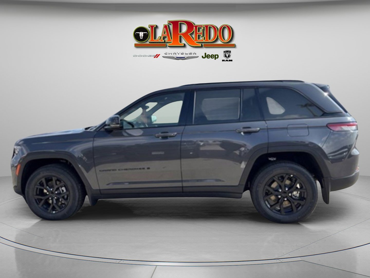 2025 Jeep Grand Cherokee Laredo Altitude photo 4
