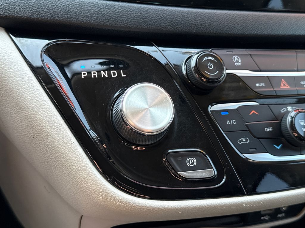 2020 Chrysler Voyager LXi photo 29