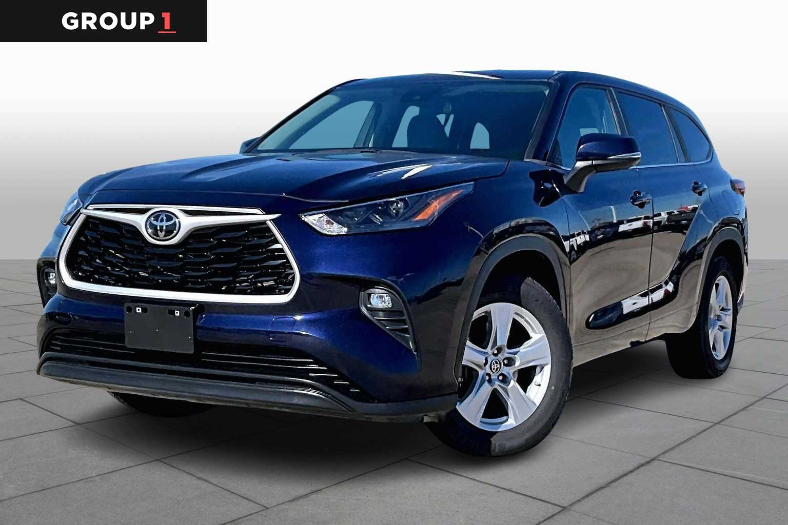 2023 Toyota Highlander LE's photo
