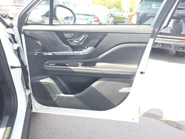 2021 Lincoln Corsair Standard photo 23