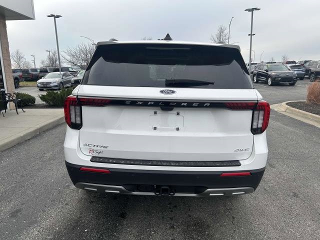 2025 Ford Explorer photo 4