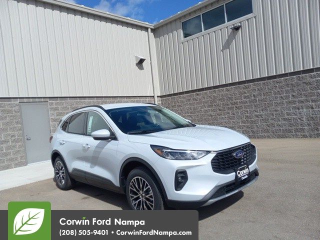 2025 Ford Escape PHEV's photo
