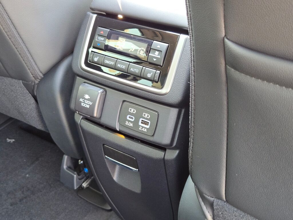 2025 Subaru Ascent Onyx Edition Touring photo 7