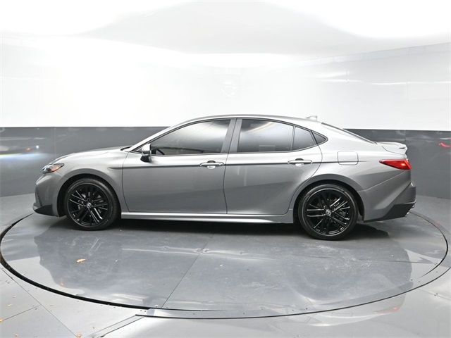 2025 Toyota Camry SE photo 3